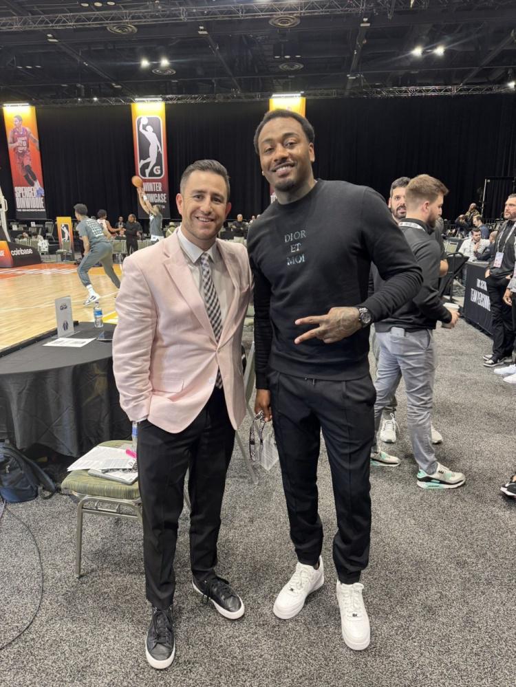 墙哥和格里, 他离