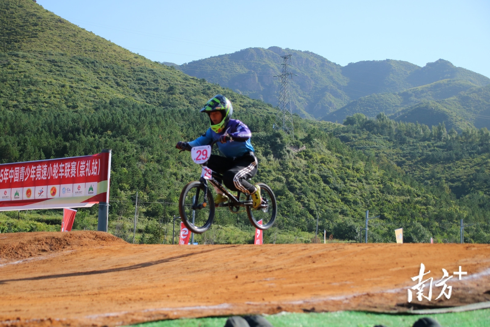 们不负众望, 年竞速小轮, yid