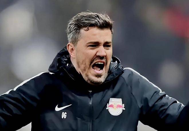 中超熟人, 奥超的球队, 瓦罗