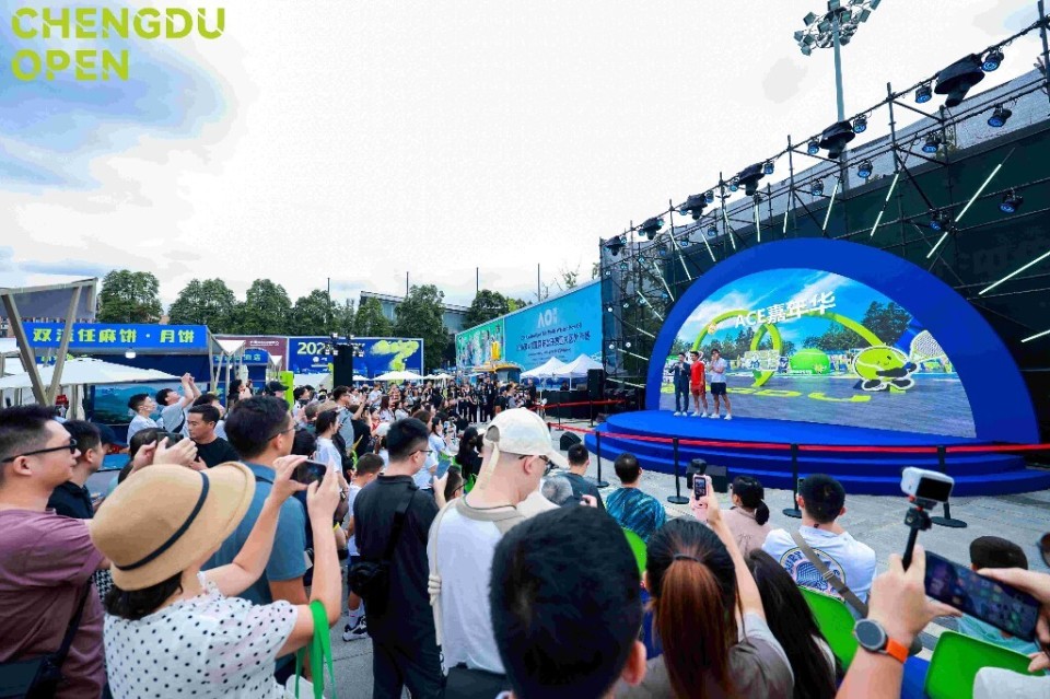 曾雪柔, fDVyJ, 吸引了网球