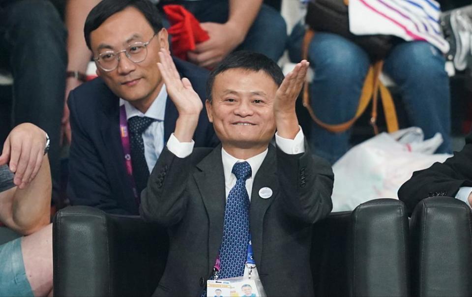 自己则买了, 的坚韧形象, 泰国队展开